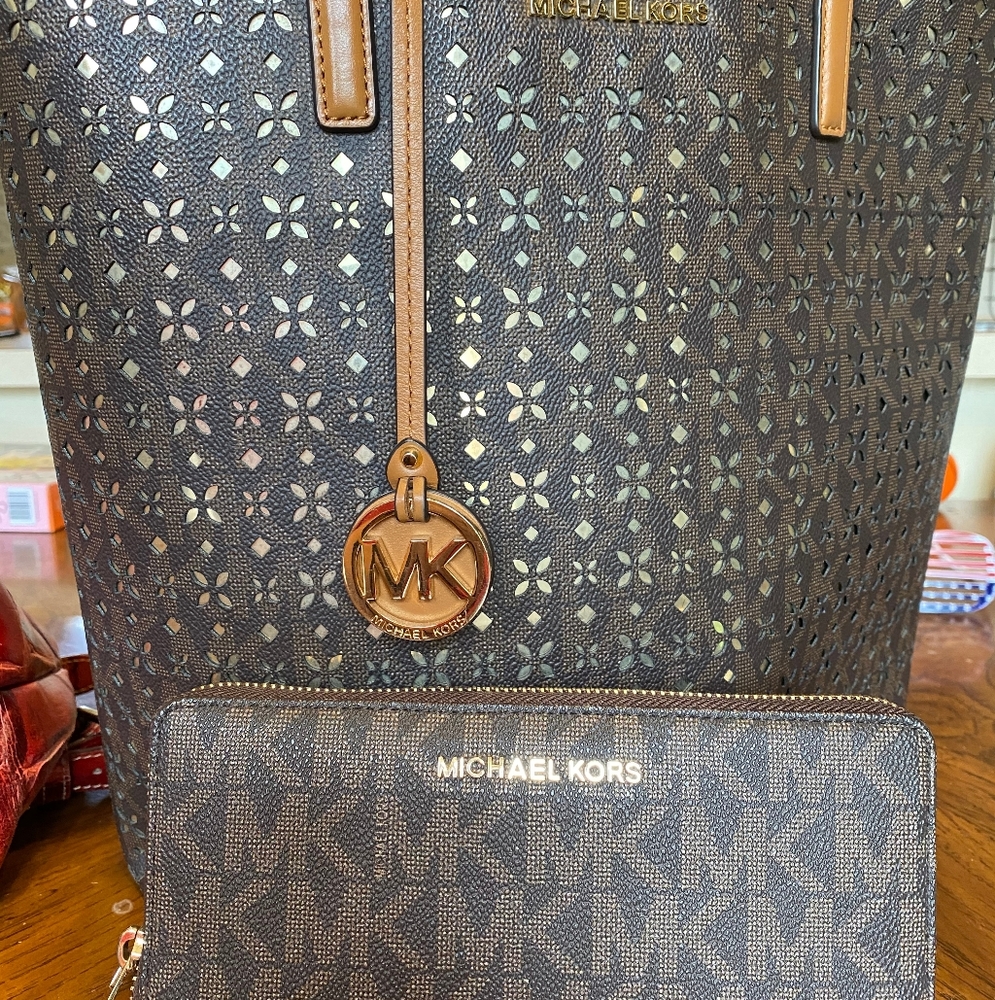 Michael Kors purse and matching wallet